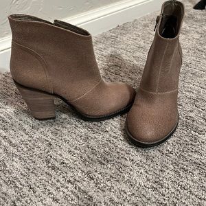 Jessica simpson size 7 taupe ankle boots